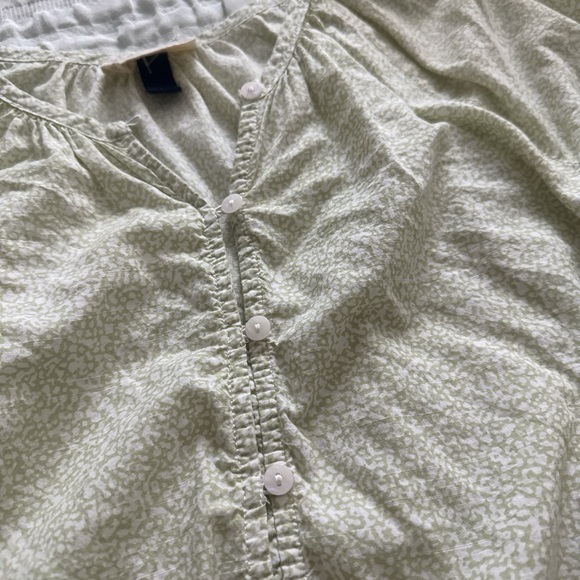 Chic Cream Blouse with Subtle Pattern - Picture 3 of 3
